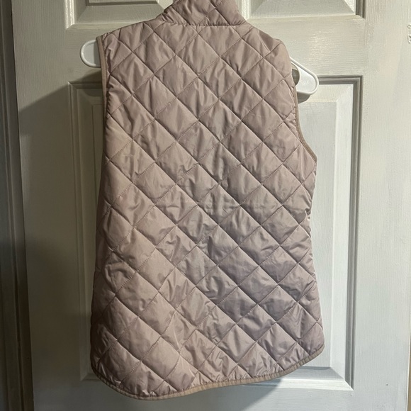 Old navy light quilted vest - Picture 7 of 7